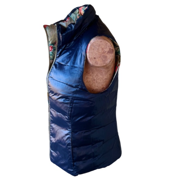 Women's Reversible Navy/Floral Puffer Vest with Pockets (S-M) - Picture 5 of 10